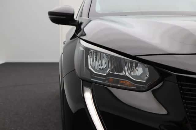 Peugeot e-208 (2022) thumbnail 11