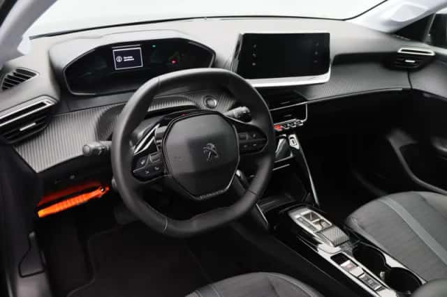 Peugeot e-208 (2022) thumbnail 4
