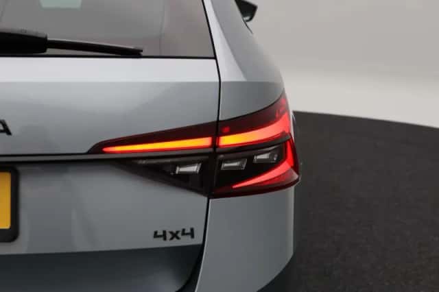Škoda Superb (2021) thumbnail 13