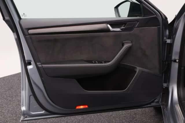 Škoda Superb (2021) thumbnail 19