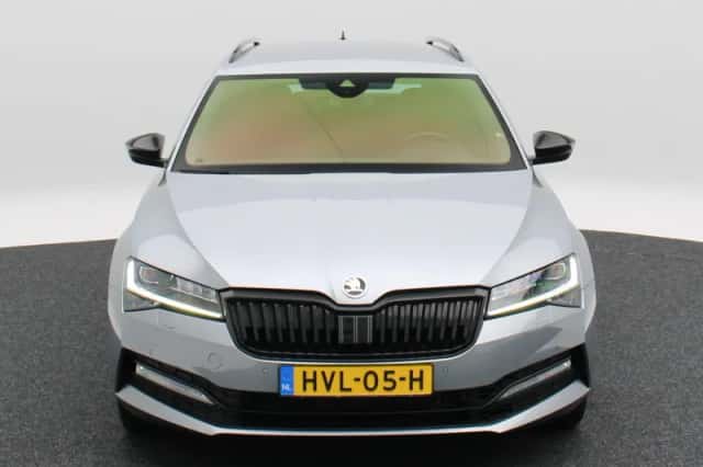 Škoda Superb (2021) thumbnail 4