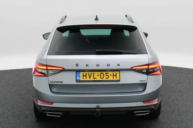 Škoda Superb (2021) thumbnail 5