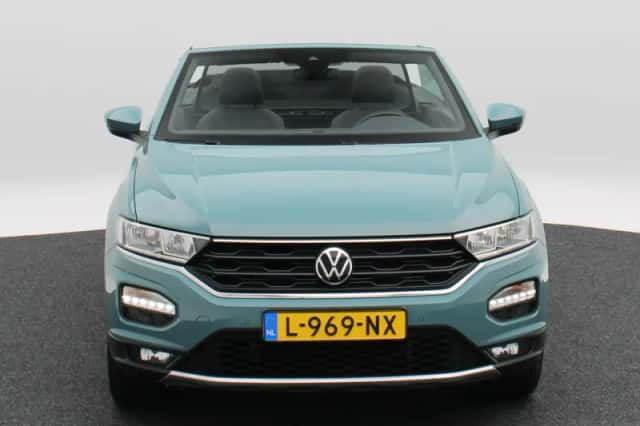 Volkswagen T-Roc (2021) thumbnail 4