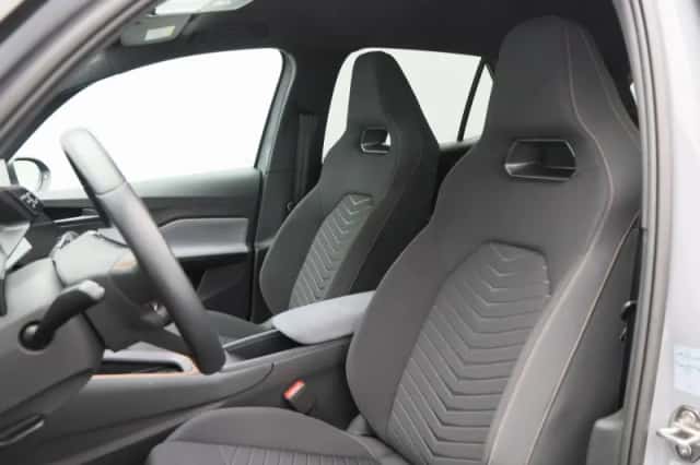 CUPRA Born (2022) thumbnail 6