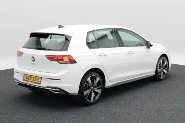 Volkswagen Golf (2021) thumbnail 2
