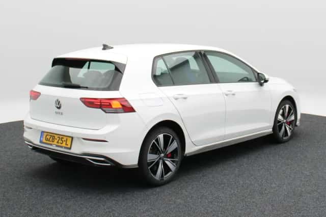 Volkswagen Golf (2021) thumbnail 2