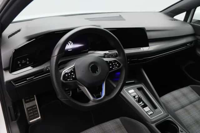 Volkswagen Golf (2021) thumbnail 3