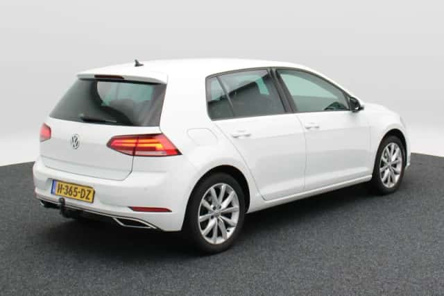 Volkswagen Golf (2020) thumbnail 2