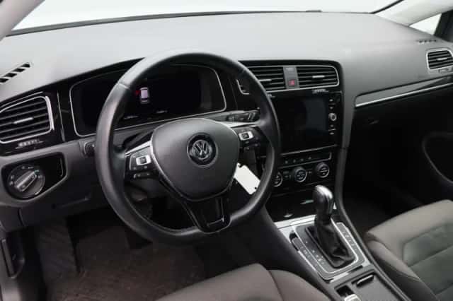 Volkswagen Golf (2020) thumbnail 3