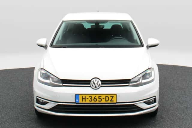 Volkswagen Golf (2020) thumbnail 4