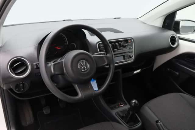 Volkswagen Up! (2016) thumbnail 3