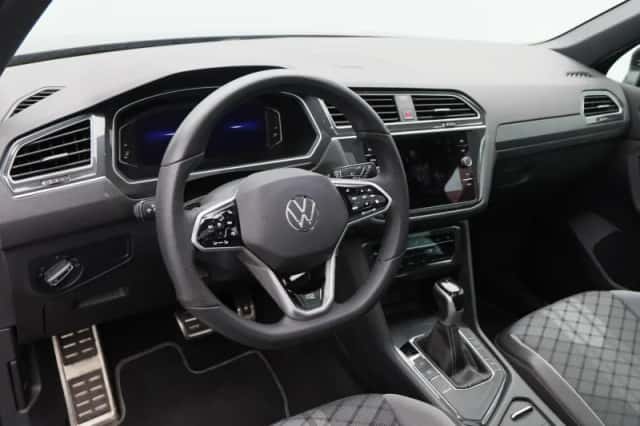 Volkswagen Tiguan (2021) thumbnail 3