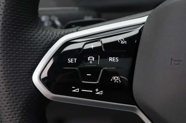 Volkswagen Tiguan (2021) thumbnail 8