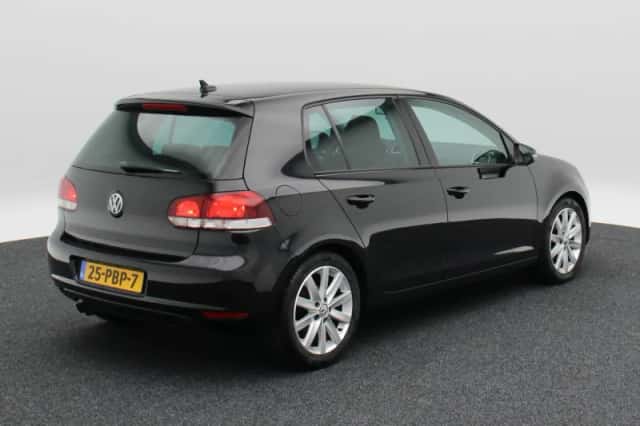 Volkswagen Golf (2011) thumbnail 2