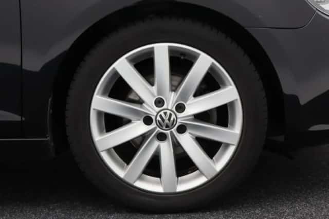 Volkswagen Golf (2011) thumbnail 11