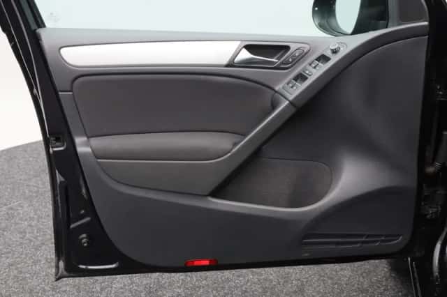 Volkswagen Golf (2011) thumbnail 18