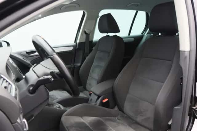 Volkswagen Golf (2011) thumbnail 21