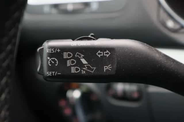 Volkswagen Golf (2011) thumbnail 22