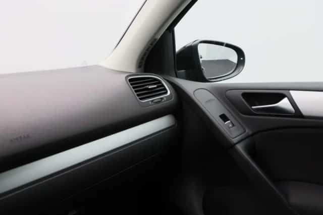 Volkswagen Golf (2011) thumbnail 28