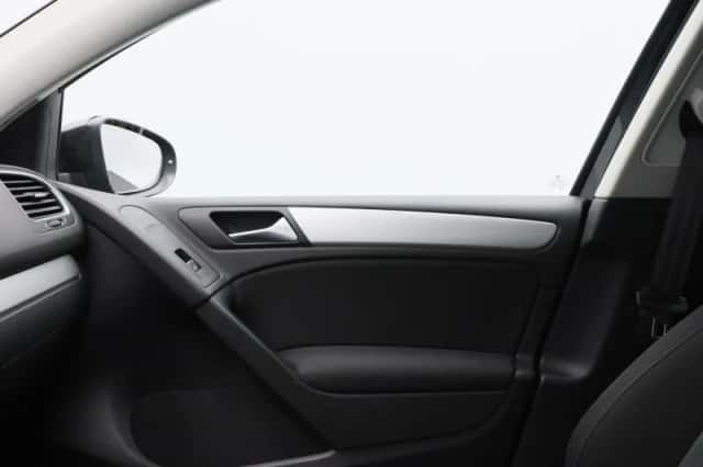 Volkswagen Golf (2011) thumbnail 29