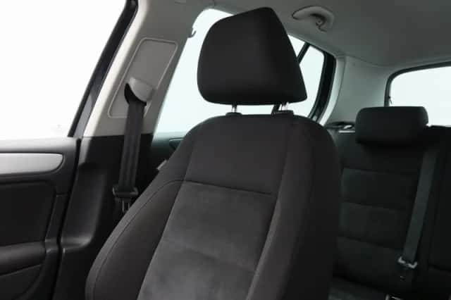 Volkswagen Golf (2011) thumbnail 30