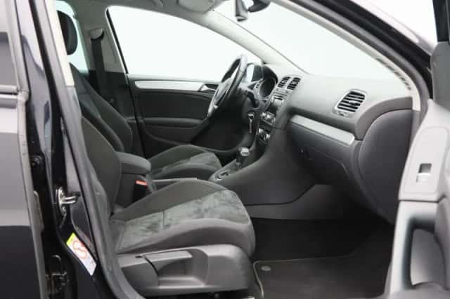 Volkswagen Golf (2011) thumbnail 35