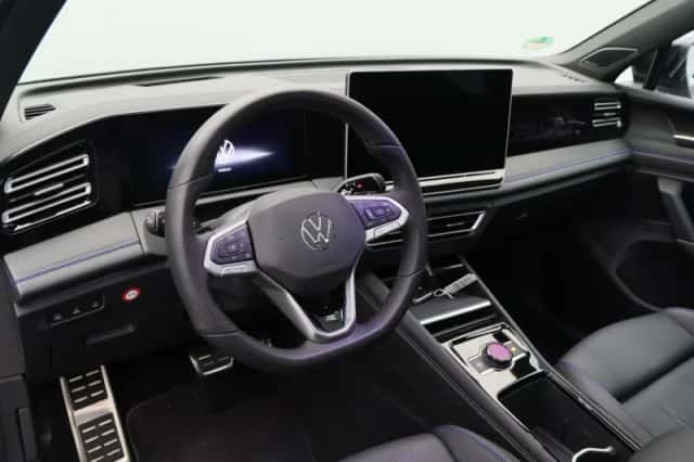 Volkswagen Tiguan (2025) thumbnail 3