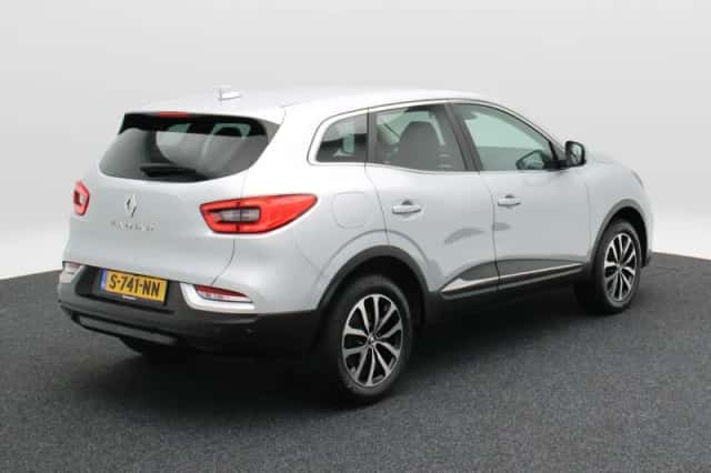 Renault Kadjar (2022) thumbnail 2