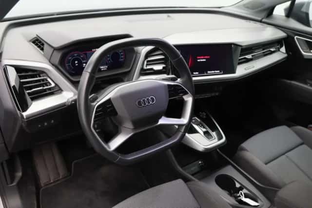 Audi Q4 e-tron (2022) thumbnail 3
