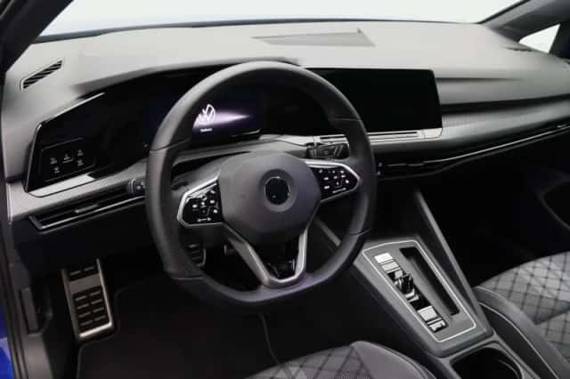 Volkswagen Golf (2022) thumbnail 3