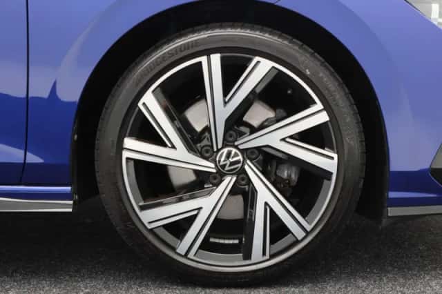 Volkswagen Golf (2022) thumbnail 5