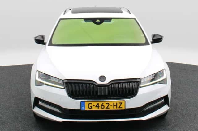 Škoda Superb (2019) thumbnail 4