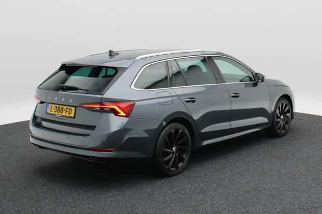 Škoda Octavia (2021) thumbnail 2