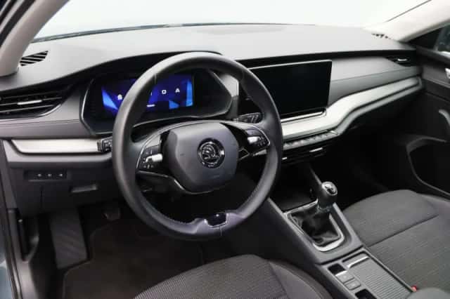 Škoda Octavia (2021) thumbnail 3