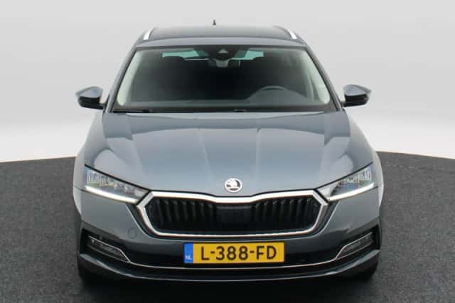 Škoda Octavia (2021) thumbnail 4