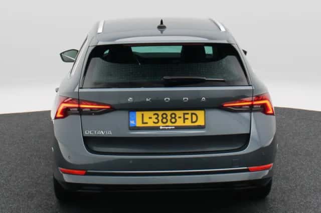 Škoda Octavia (2021) thumbnail 5