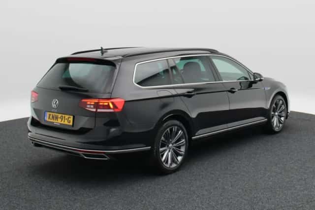 Volkswagen Passat (2023) thumbnail 3