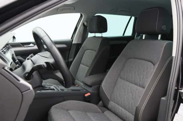 Volkswagen Passat (2023) thumbnail 6