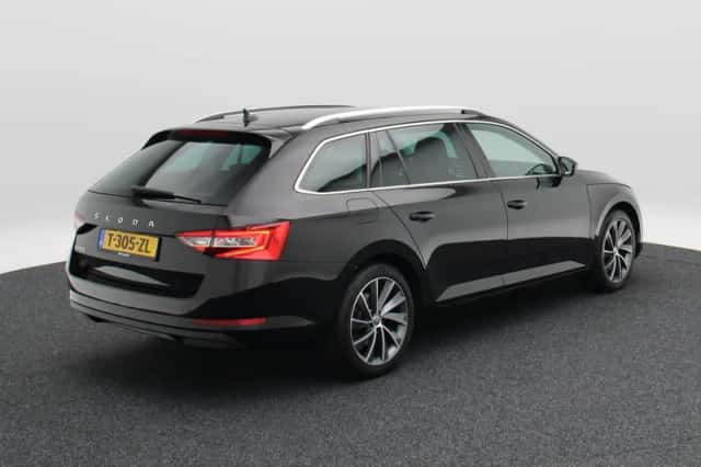Škoda Superb (2023) thumbnail 2
