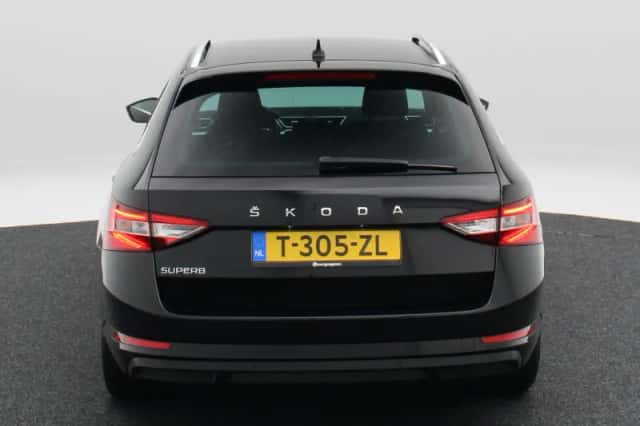 Škoda Superb (2023) thumbnail 5