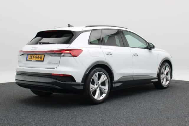 Audi Q4 e-tron (2023) thumbnail 3
