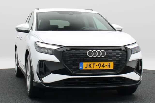 Audi Q4 e-tron (2023) thumbnail 5