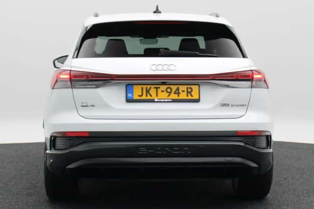 Audi Q4 e-tron (2023) thumbnail 6