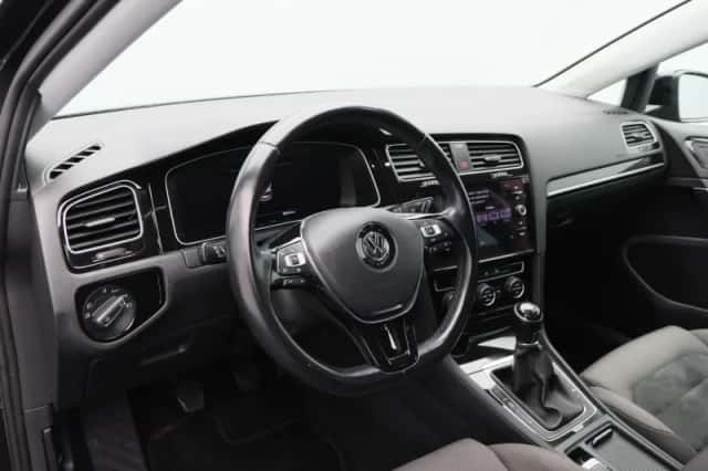 Volkswagen Golf (2019) thumbnail 3