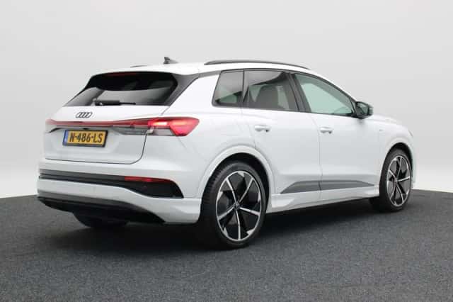 Audi Q4 e-tron (2021) thumbnail 3