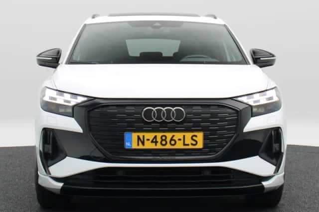 Audi Q4 e-tron (2021) thumbnail 5