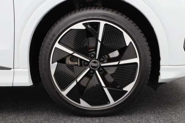 Audi Q4 e-tron (2021) thumbnail 6