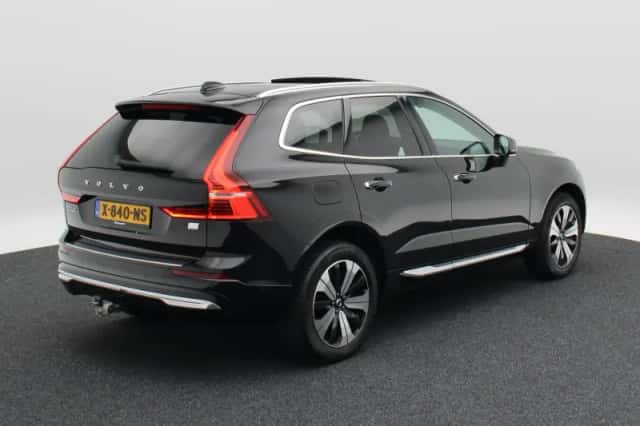 Volvo XC60 (2023) thumbnail 2
