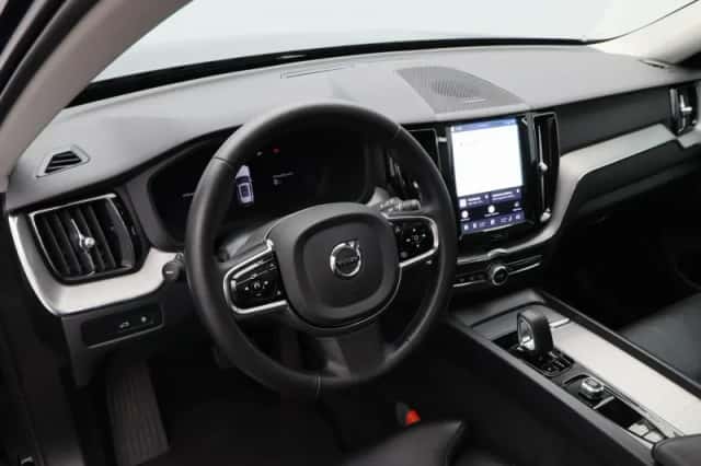 Volvo XC60 (2023) thumbnail 3