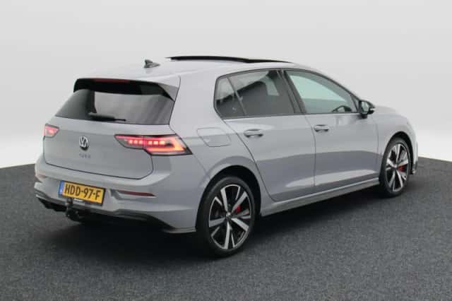 Volkswagen Golf (2025) thumbnail 3